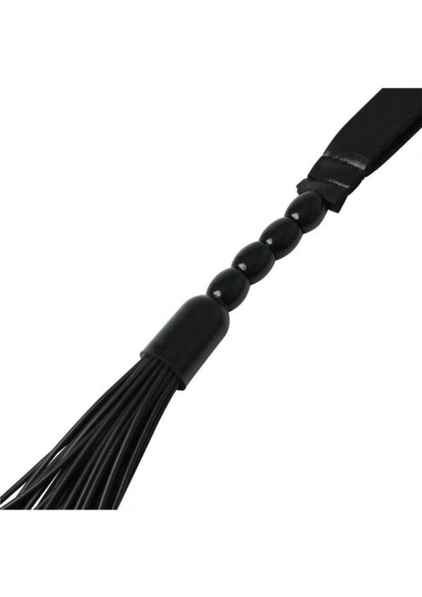 This flogger has a 4 beaded handle to ensure an easy grip. With one crack of the whips tails