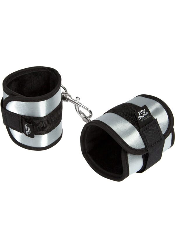 or to other bondage items with D-rings. Ideal as an introduction to restraint and light bondage play.