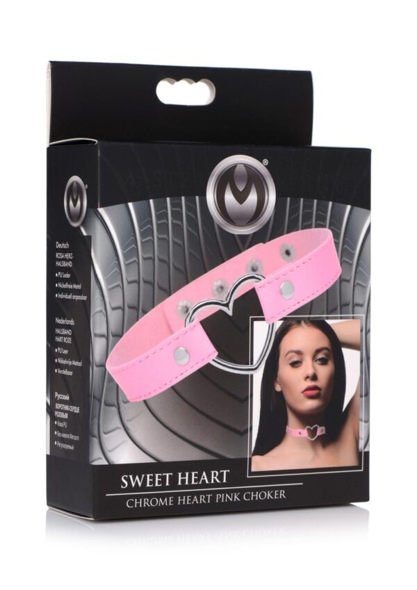 this trendy choker gives off unmistakable BDSM vibes. The metal heart at the center makes it a romantic gift for a submissive partner