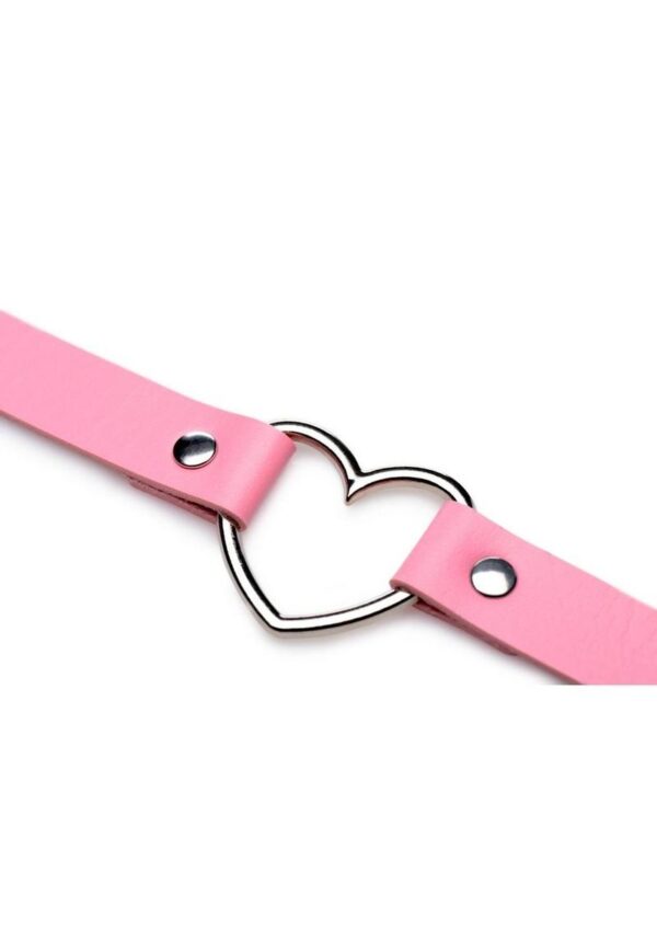 and it is also nickel-free for those with sensitive skin. The cruelty-free vegan leather strap is attractively thin with snap closures that adjust to the perfect fit. The soft inner lining is comfortable and luxurious.Measurements: Adjusts from 13.5 to 17.5 inches in circumference