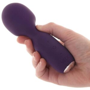 the flexible head will tease and excite all your hot spots in oh so many ways. Made of velvety smooth silicone