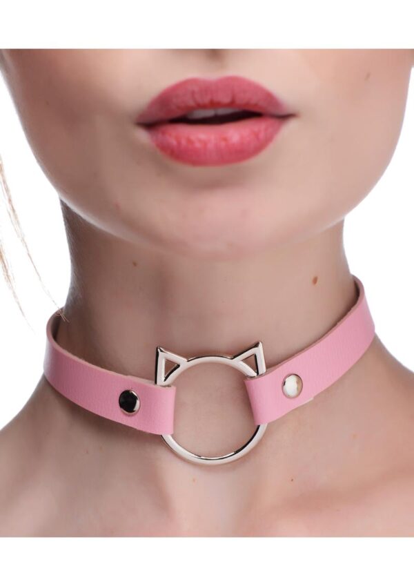 and the nickel free metal hardware is sturdy enough for light pulls.Pair this Kitty Ring Choker with your favorite set of ears and leathers to bring out the naughty kitty within!