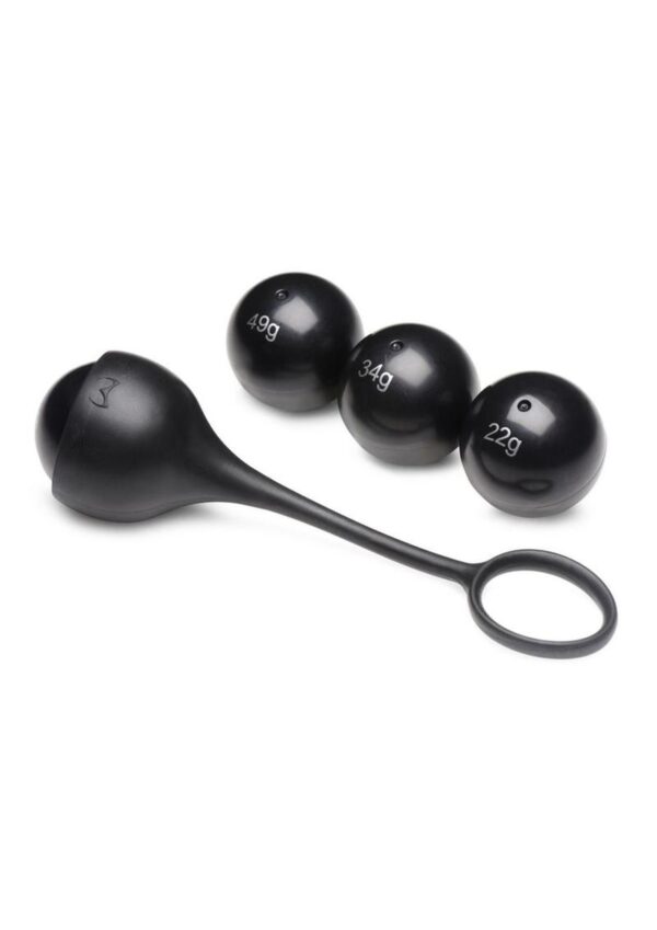 This dark dangler hangs from the corona so you can add weights to your shaft! Test your strength with 4 different steel weights ranging from 0.8oz (22g) to 2.2oz (62g)! The ring and ball holder cup are made from stretchy