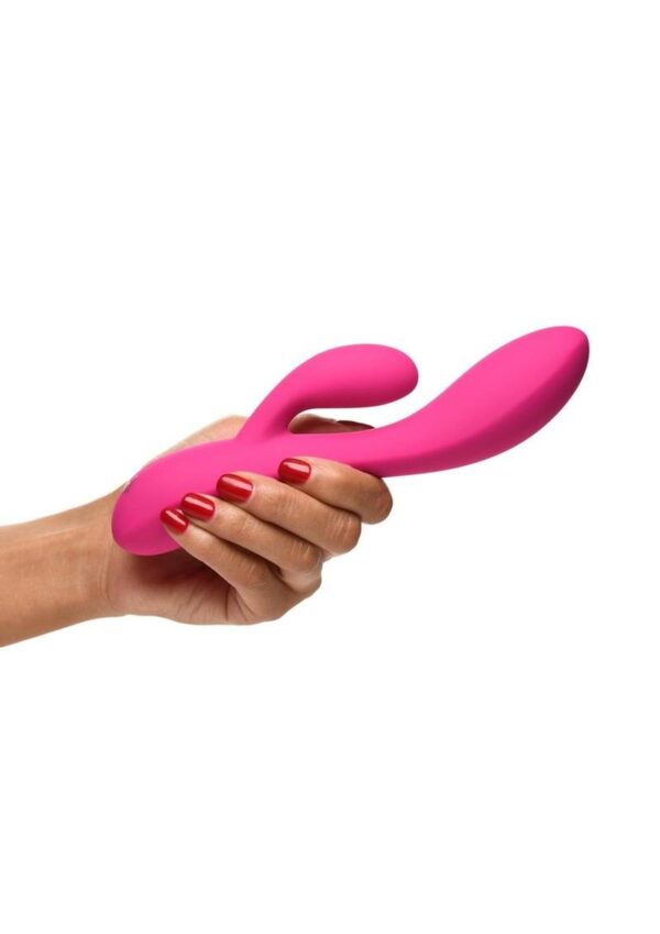 premium silicone it is phthaltae-free and body-safe to use with water-based lubricants. Recharge after each use with the USB charger provided. Wash with warm water and mild soap before spraying with a toy cleaner and patting dry with a soft towel. Turn the toy on and add some lube. Start to massage your vulva and warm yourself up. Use it anywhere you feel is sensitive like your nipples