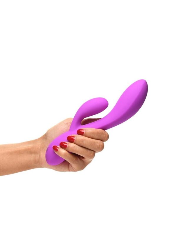 premium silicone it is phthaltae-free and body-safe to use with water-based lubricants. Recharge after each use with the USB charger provided. Wash with warm water and mild soap before spraying with a toy cleaner and patting dry with a soft towel. Turn the toy on and add some lube. Start to massage your vulva and warm yourself up. Use it anywhere you feel is sensitive like your nipples
