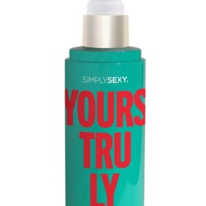 Delicate florals entwined with velvety musk. Top Notes: Natural fresh lemon