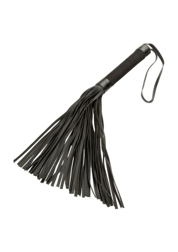 offering an exhilarating experience that tantalizes the senses. The flogger boasts soft teasing tassels