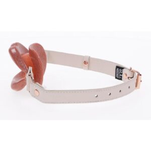 the Peaches n CreaMe Lips Gag adds a playful twist to your intimate moments. Explore a new flavor of kinky play and leave your bottom silently begging for more.Features:Open mouth silicone lip gag with pearlescent hueFaux leather strap and buckle adjustmentNickel-free rose gold accents
