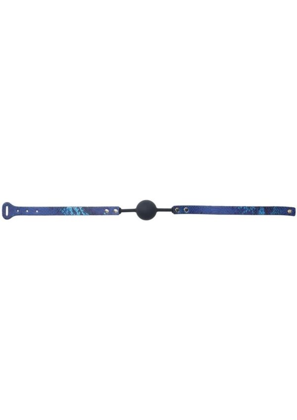 giving it a high fashion look that is sure to please more than the eye. Use this toy on its own