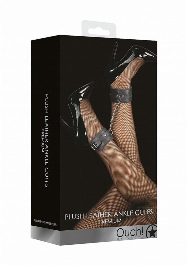 an adjustable strap with a sturdy clasp for a perfect fit and an attached ring for easy hook-ups