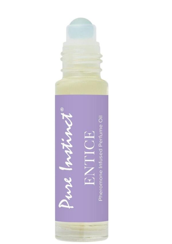 MUSK AND AMBER.A luminous and sensual fragrance that arouses the senses. Crisp notes of citrus and aquatic green intertwine with succulent nashi pear