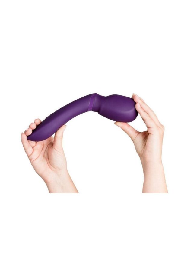 Wand 2 is an effortless massager. Its discreet Smart Silence feature automatically pauses upon contact with your body and can be easily deactivated. The Wand 2 is waterproof