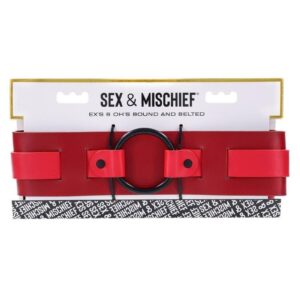this belt features a striking contrast between its two toned red accents