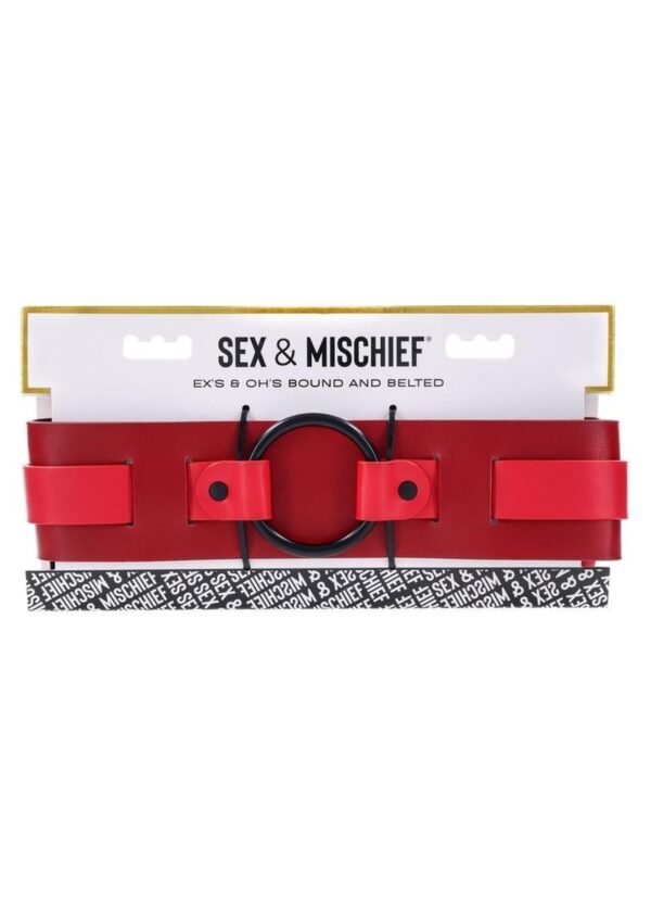 this belt features a striking contrast between its two toned red accents