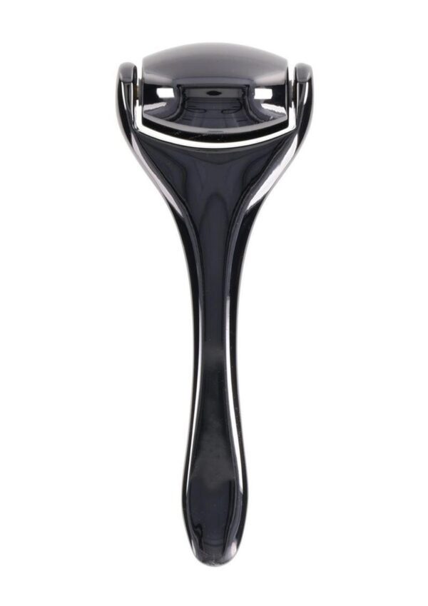 Shock your senses with the Ex`s andamp; Oh`s Temperature Play Sensory Roller. This petite gunmetal roller is designed to awaken your most sensitive areas with the stimulating touch of temperature play. Simply immerse the roller in warm or cold water and glide it over your body