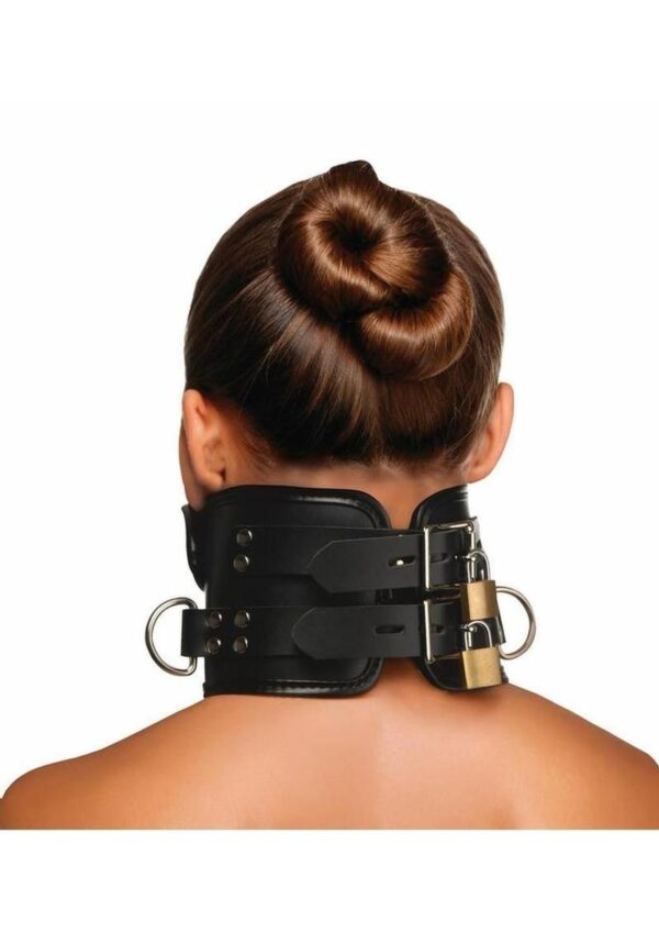 or other kink accessories to the 3 D-rings attached at the front of the neck and each side. Vegan Leather: This vegan leather looks like the real thing and is easy to keep clean!  Transform your dominance game with the Rigid Locking Posture Collar with Chin Brace. This collar comes with adjustable and lockable straps to maintain the perfect fit. A thin layer of padding ensures comfort