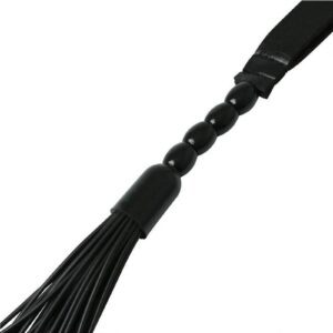This flogger has a 4 beaded handle to ensure an easy grip. With one crack of the whips tails