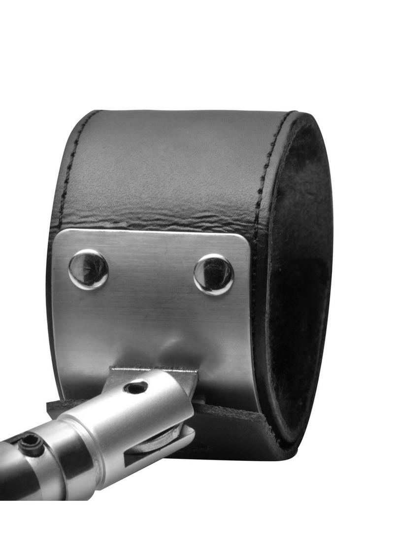 This sturdy yet lightweight spreader bar incorporates an innovative new feature that is sure to put it at the top of your wish list. The hollow aluminum offers secure featherweight restriction