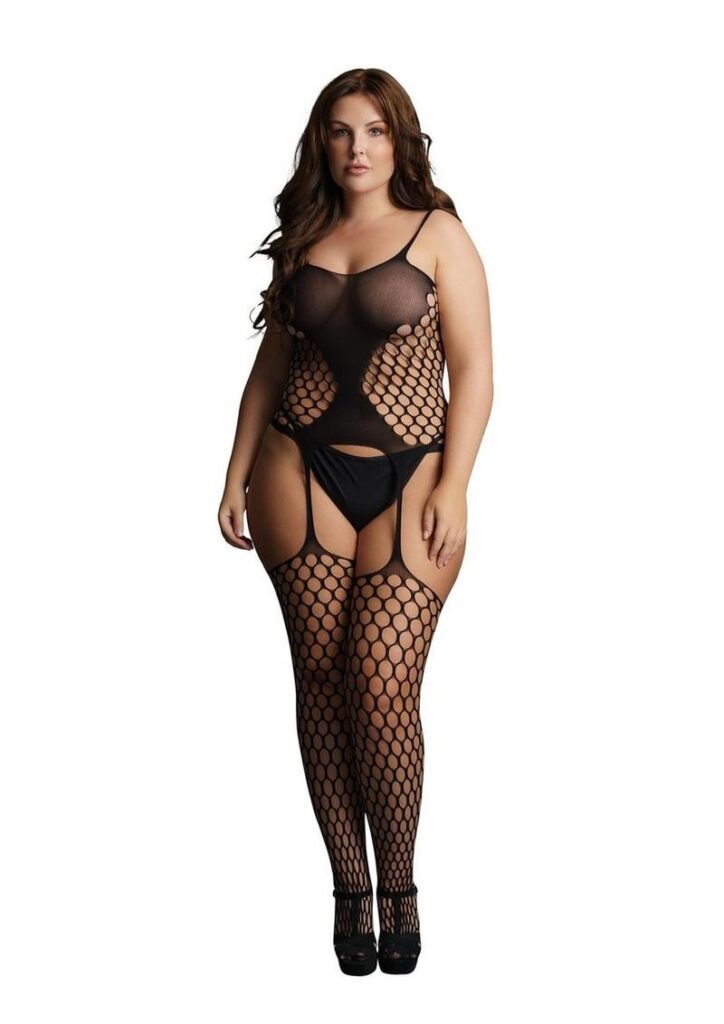 Suspender bodystocking with large fence net pattern. This bodystocking has a lot of stretch and can be worn from size XXL to 5XL.