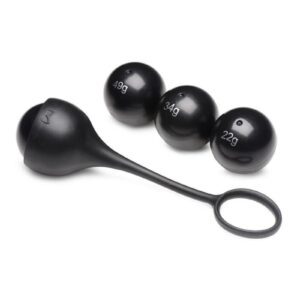 This dark dangler hangs from the corona so you can add weights to your shaft! Test your strength with 4 different steel weights ranging from 0.8oz (22g) to 2.2oz (62g)! The ring and ball holder cup are made from stretchy