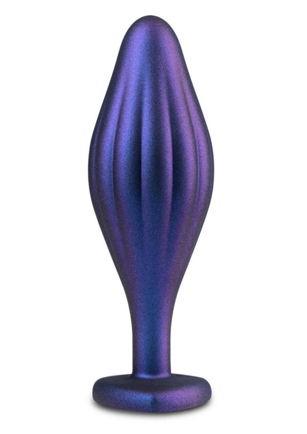 For anyone looking to explore new anal sensations alone or with a partner! Anal Adventures Matrix is ready to delight! Rhineheart has a tapered head for easy ion and soft waves of texture along the side of the plug for additional sensations during use. StayPut technology ensures this plug will stay inside you comfortably without popping out during play and has a heart-shaped base with a beautiful jewel for added beauty. Rhineheart has silky smooth UltraSilk and is made of Puria platinum-cured silicone