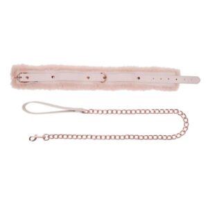 Unleash your inner flirt and take your playtime to a whole new level with a luscious peach-colored faux fur-lined collar and matching leash. The soft