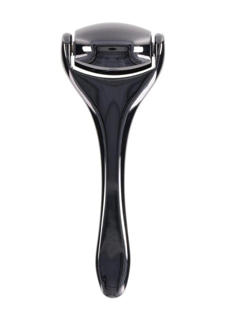 Shock your senses with the Ex`s andamp; Oh`s Temperature Play Sensory Roller. This petite gunmetal roller is designed to awaken your most sensitive areas with the stimulating touch of temperature play. Simply immerse the roller in warm or cold water and glide it over your body